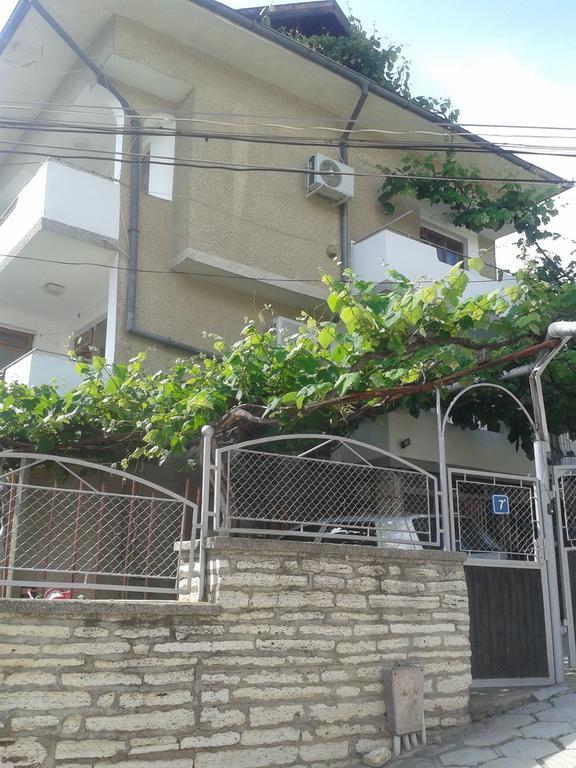Guest Rooms Radost Balchik Ngoại thất bức ảnh