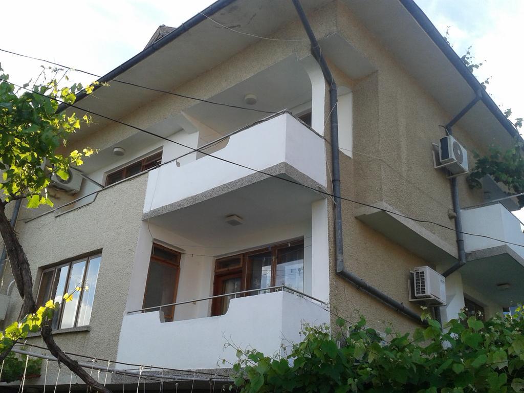 Guest Rooms Radost Balchik Ngoại thất bức ảnh